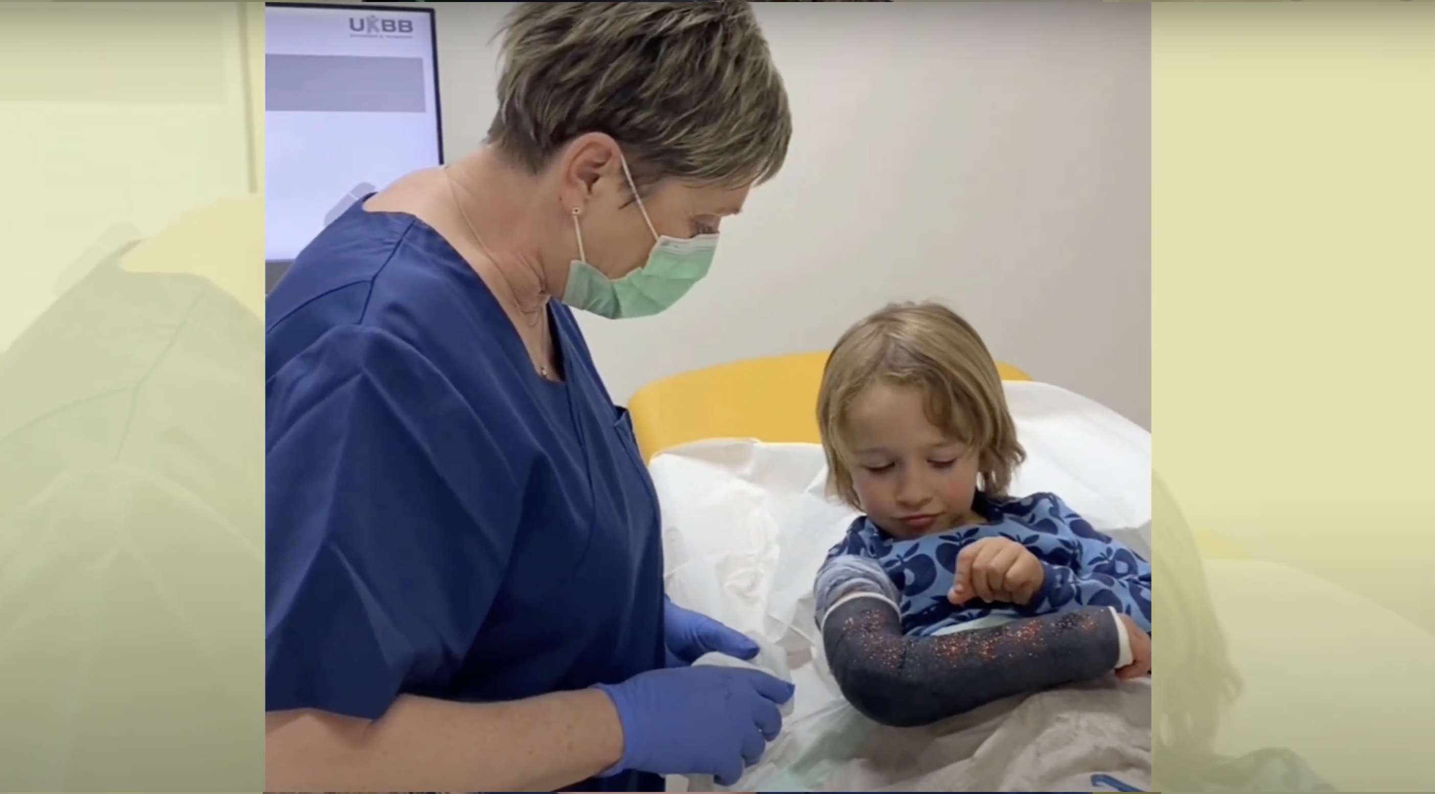 Im Gipszimmer zaubert Sylvia Berberich selbst ängstlichen Kindern ein Lächeln ins Gesicht